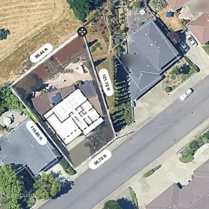 Aerial site plan with a Veev home placed on a lot